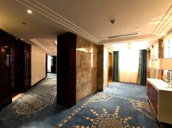 Carlos Hotel (Qingtian high speed railway station store)