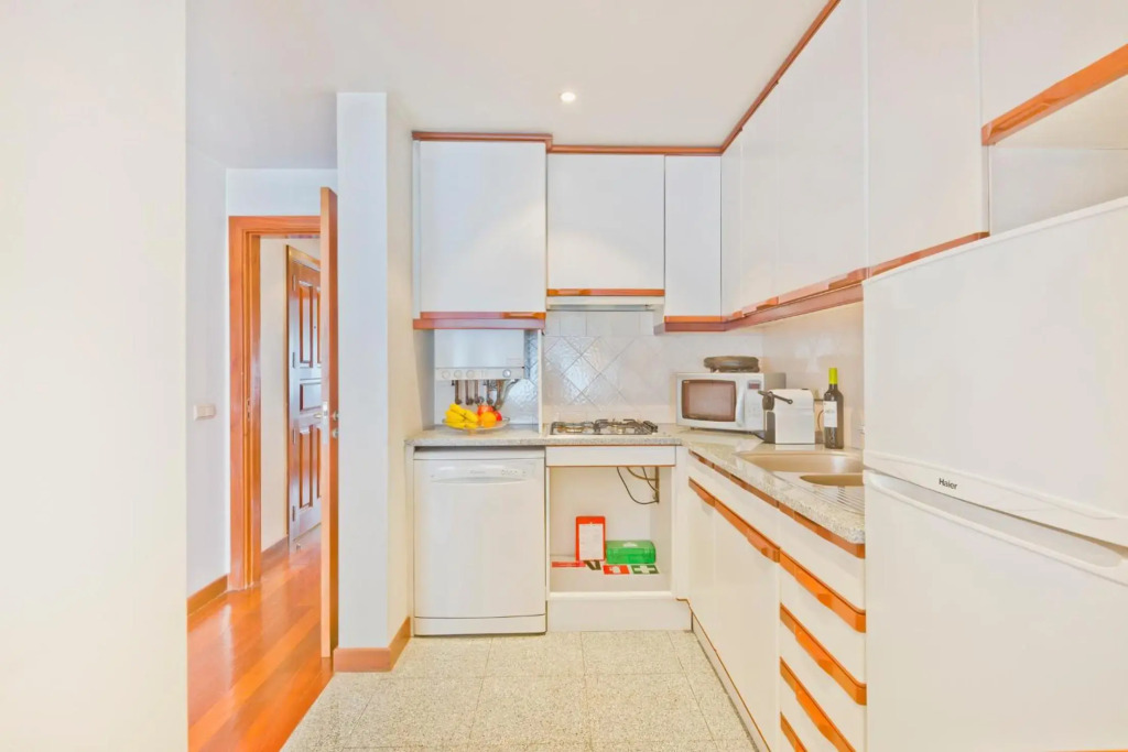 BmyGuest - Central Garage Apartment