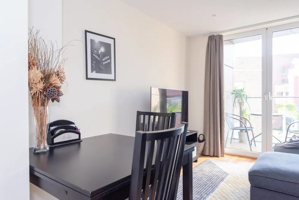 A Beautiful Modern 2 Bedroom Apartment