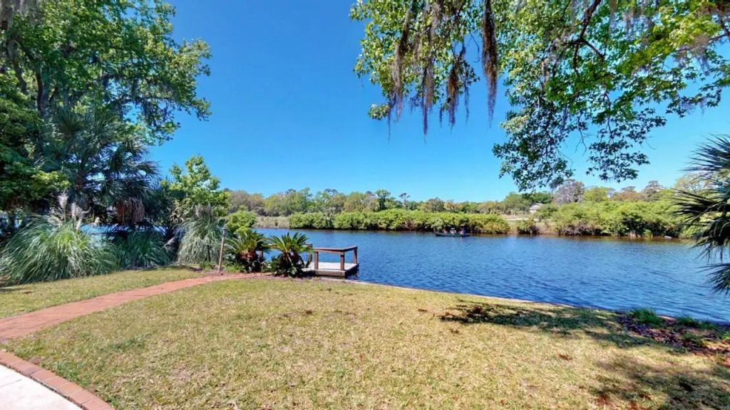15 Promontory Ct