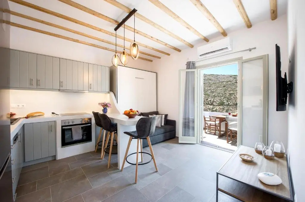 Droufakos’ home, Lux seafront apartment w. View