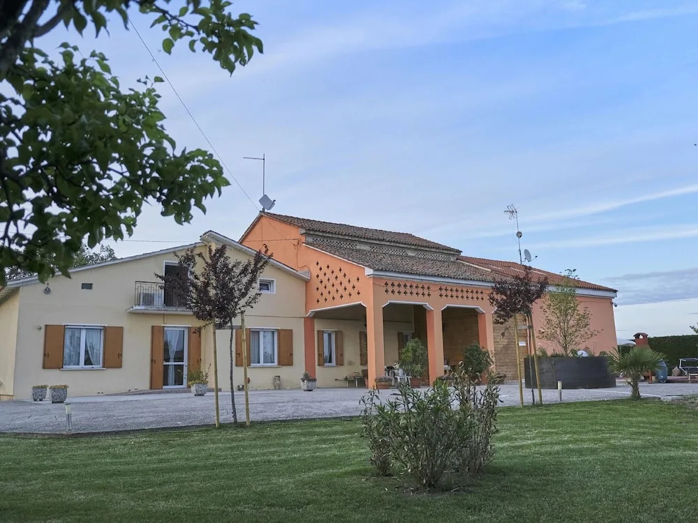 Holiday countryside home with swimming pool, sauna Less than 20km from the sea