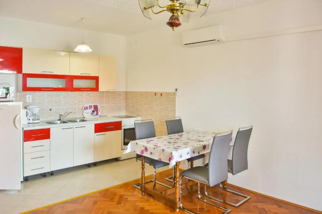 Apartments and Rooms Juki