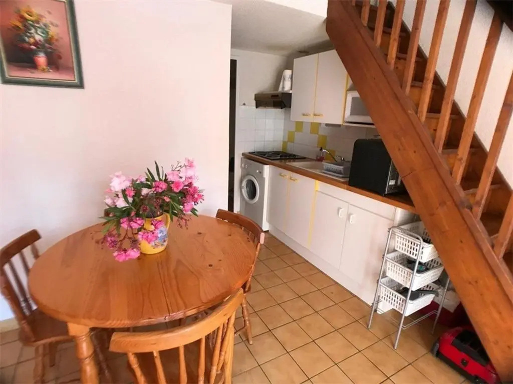 Villa T3 avec terrasse, 6 couchages, proche plage et commerces, quartier calme, parking privé - FR-1-81-365