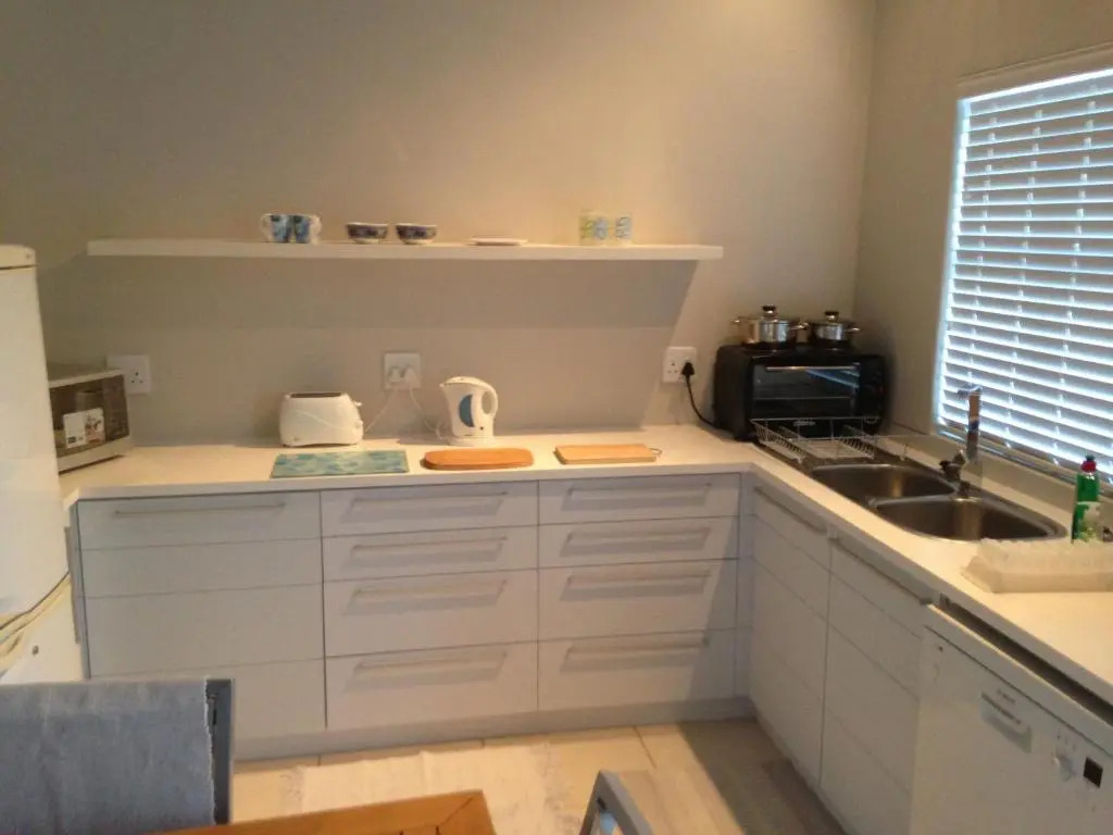 PERFECT 10 - 10 to 14 Sleeper Luxury Holiday Home Breakage Deposit of R2500 per Weekend Lease