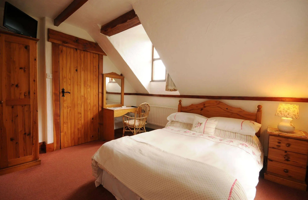 Tudor Lodge