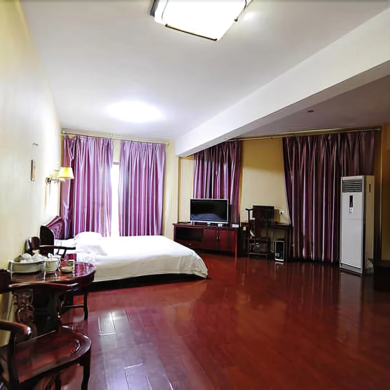 Pearl Holiday Hotel