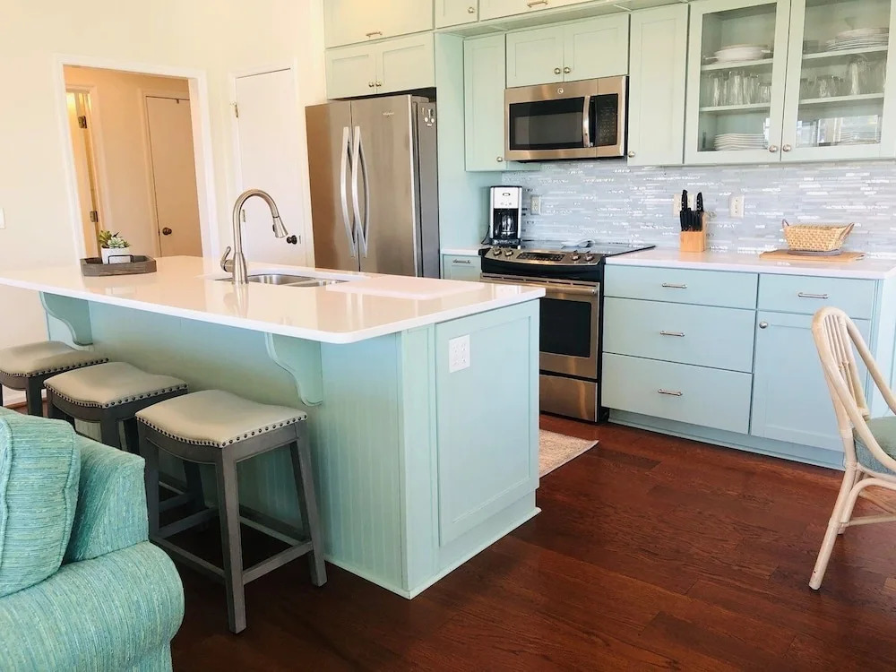 Holden Hideaway 2 Bedroom Condo by RedAwning