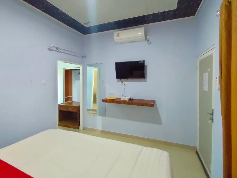 RedDoorz Syariah Near Stasiun Wates