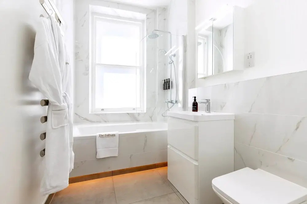 Stylish Chelsea Escape With Private Outdoor Oasis!