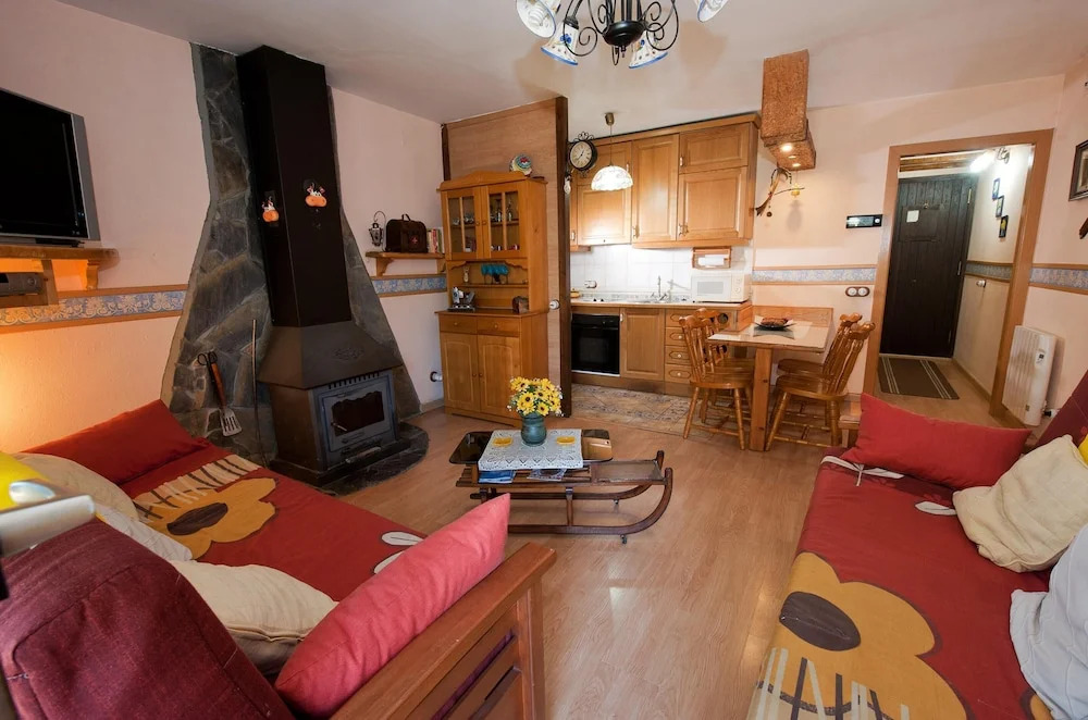 Apartment With one Bedroom in Espot, With Wonderful Mountain View, Enclosed Garden and Wifi