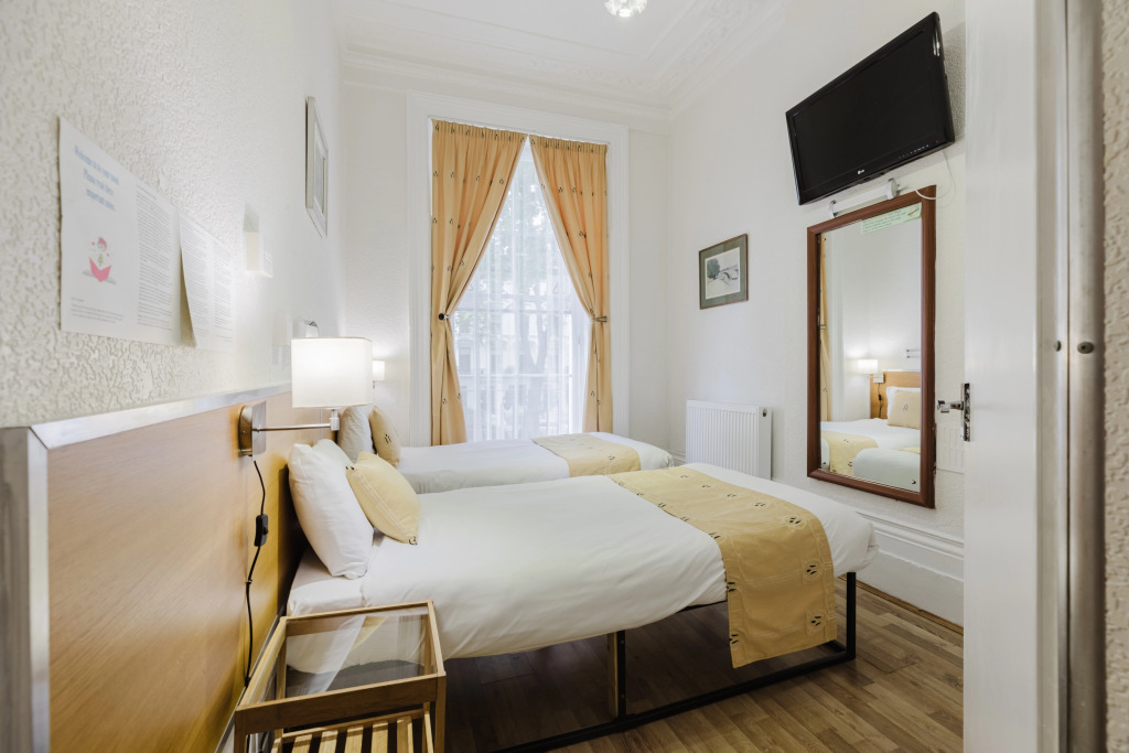 Falcon Hotel