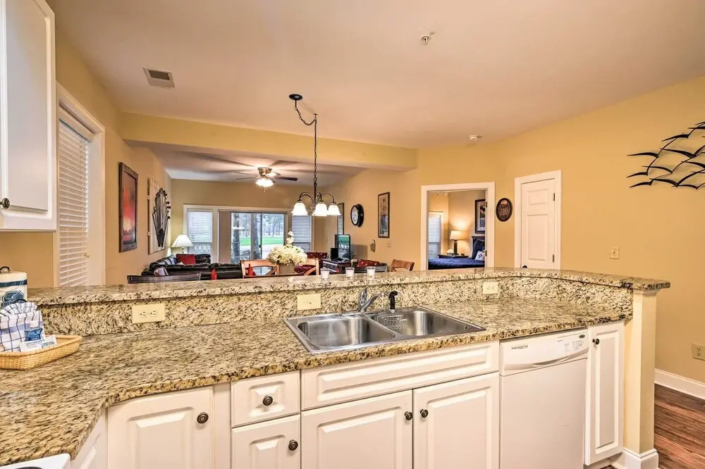 6 Mi to Boardwalk: Condo w/ Pool in Myrtle Beach