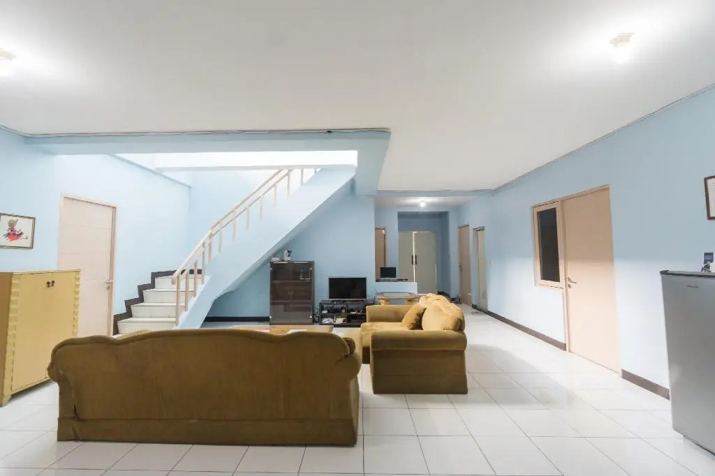 OYO 2110 Rotterdam Guest House Syariah