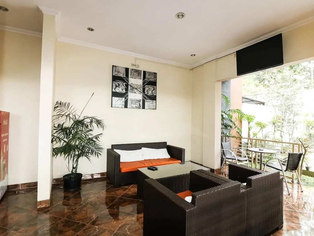 RedDoorz near Terminal Condong Catur 2