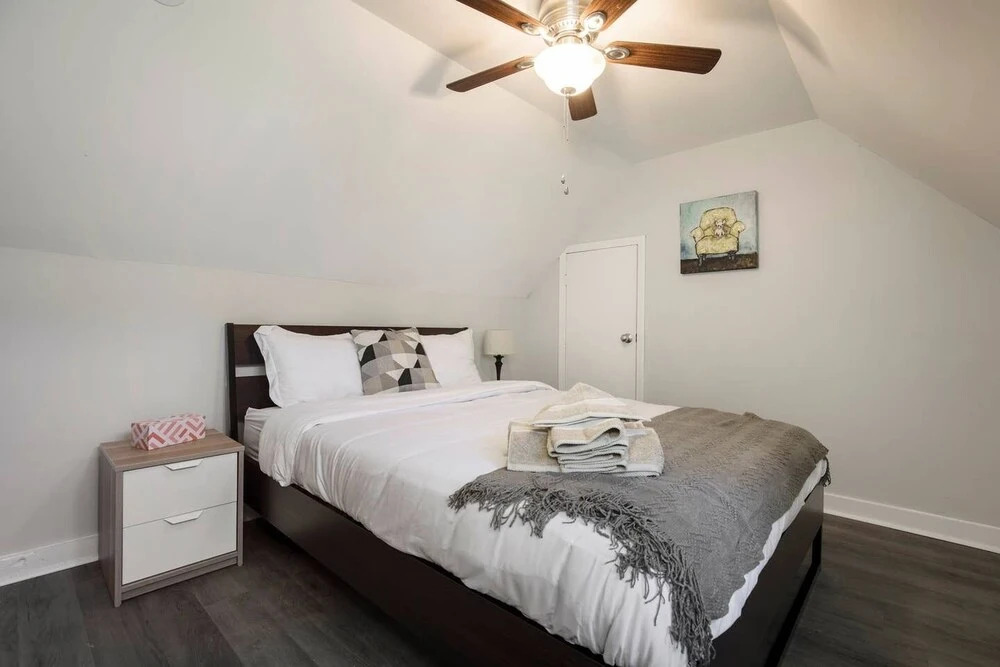 Louisville Dream House 4BR/2BA  by CozySuites