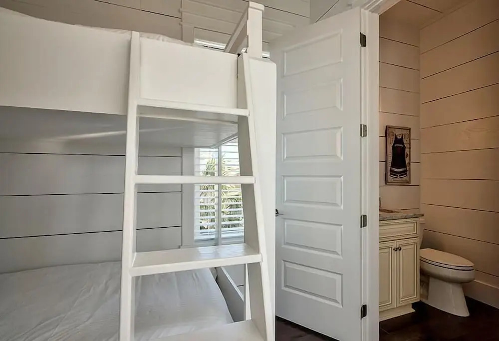 Looking Glass 5 Bedroom Holiday Home by Five Star Properties