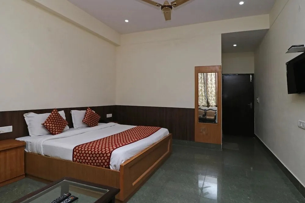 OYO 4798 Hotel Periwal Premium