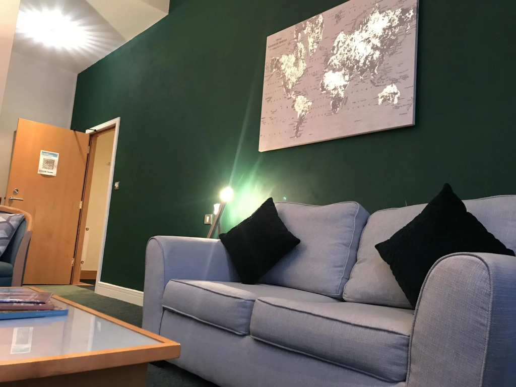 Historic Building Large Central 2 Bedroom Apartment Sleeps 6