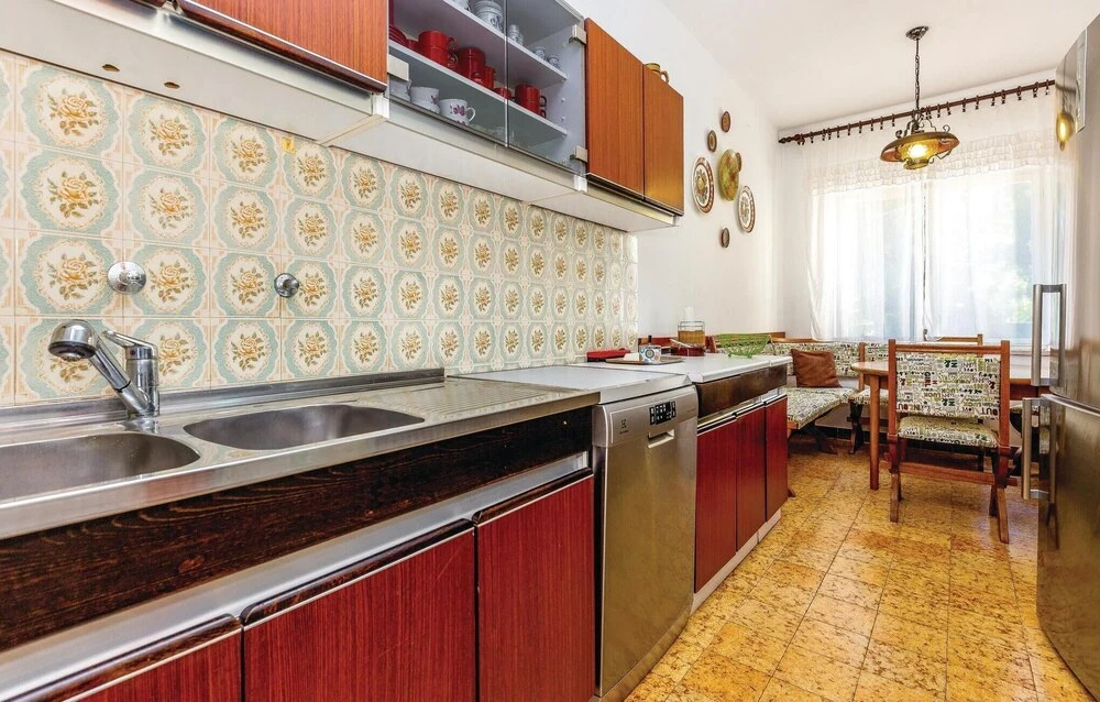 5 Bedroom Awesome Home In Povile