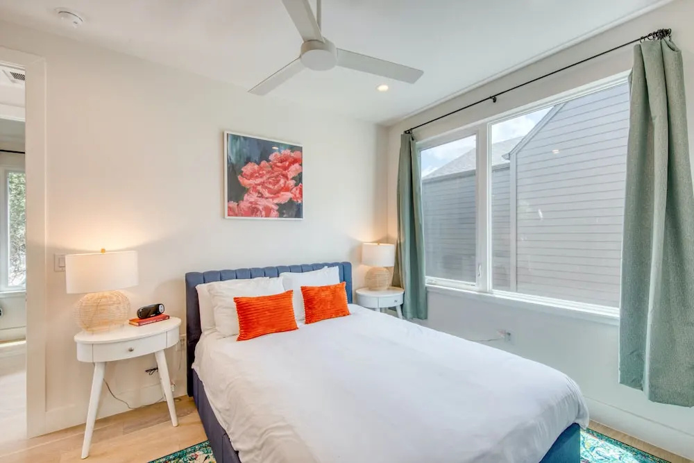 2 Homes in 1! Centrally Located Near Soco