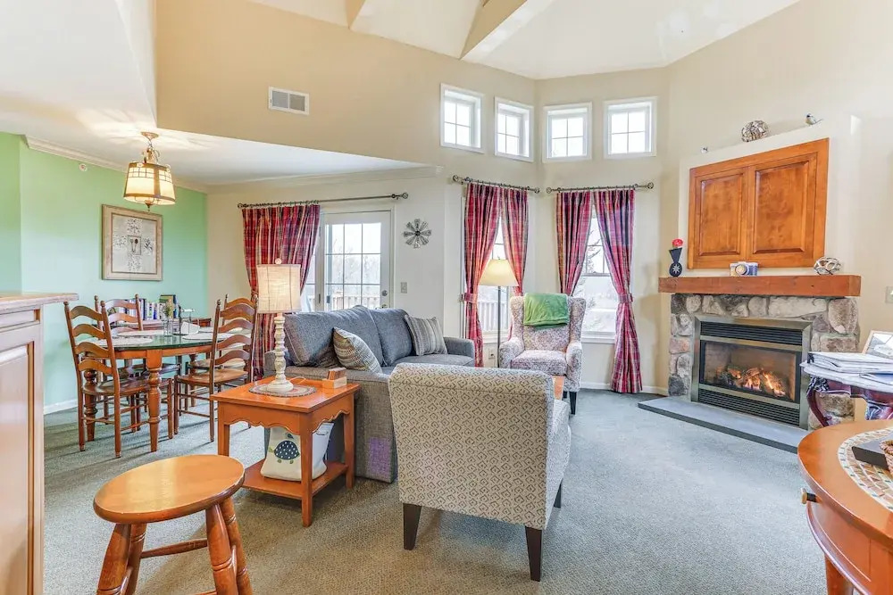 Spacious Condo w/ View < 1 Mi to Mtn Creek Resort!
