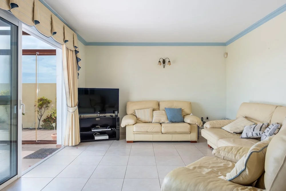 VILLA ALMENDRO! Bbq, HEATED Private Swimming Pool !