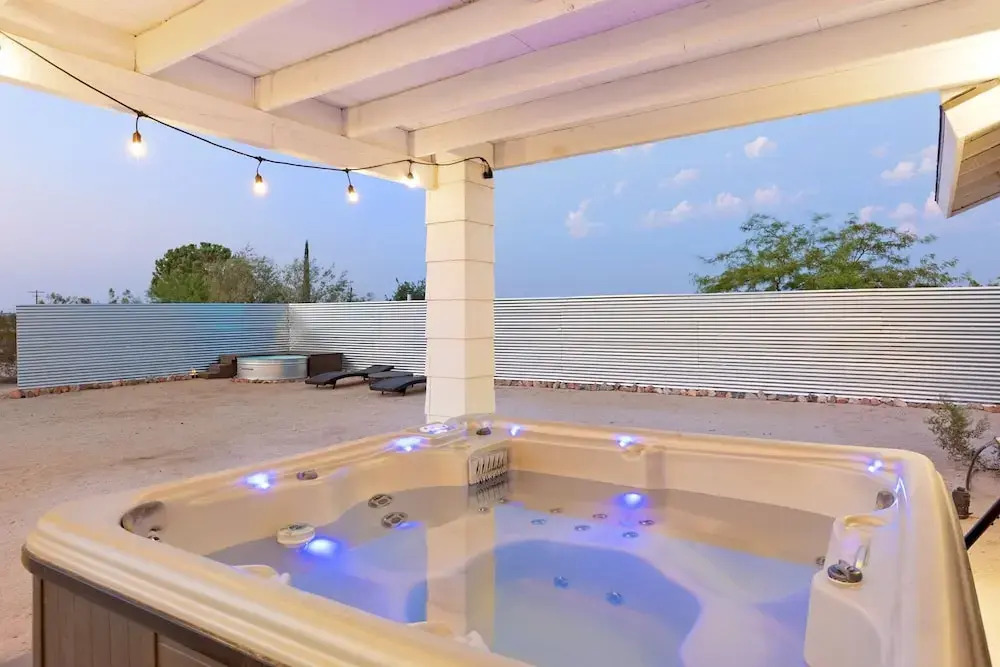 Golden Desert Ranch - Hot Tub, Fire Pit And Bbq! 3 Bedroom Home by RedAwning