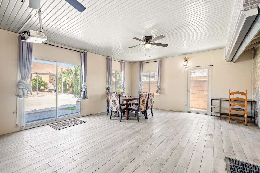 Spacious Family Retreat w Garden Modern Comfort