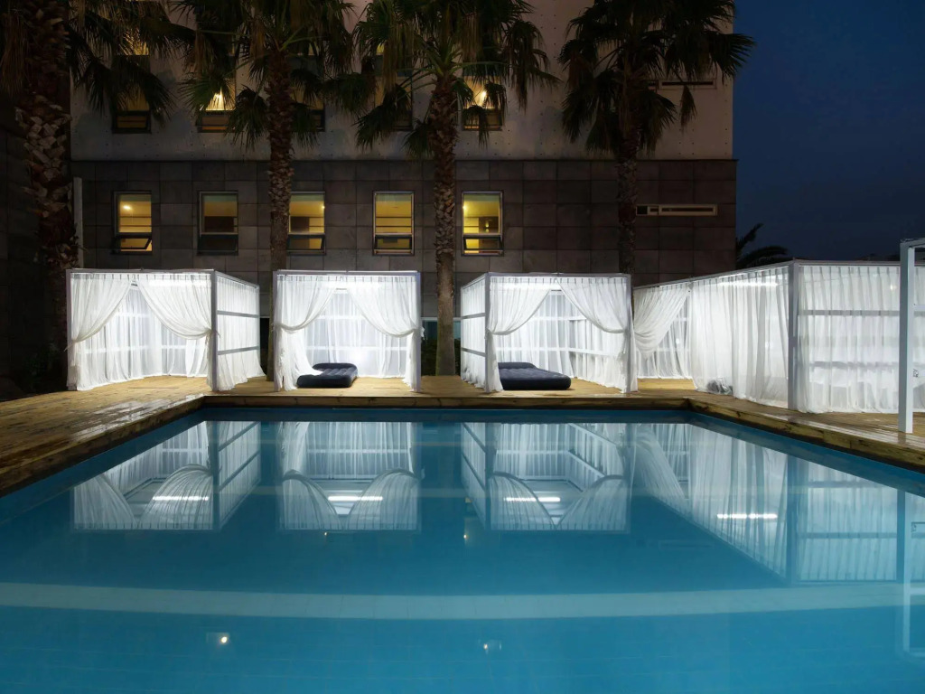 Amoureux Resort