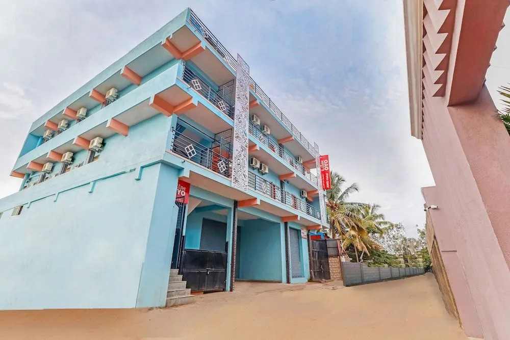 OYO 17177 Ams Hotel