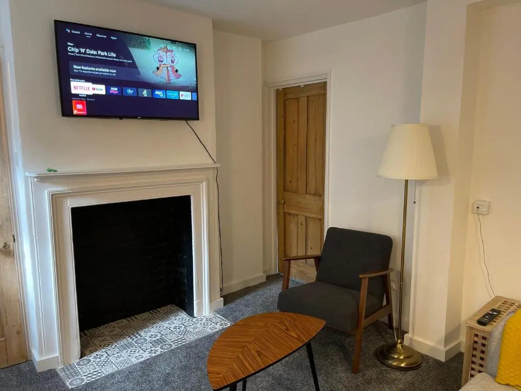 Canterbury 2 bed Holiday Home Sleeps 6 City Centre FREE Parking