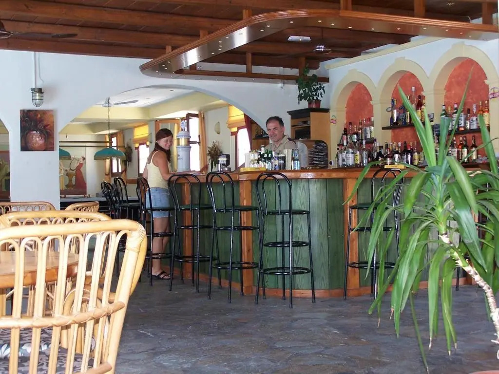 Perros Hotel