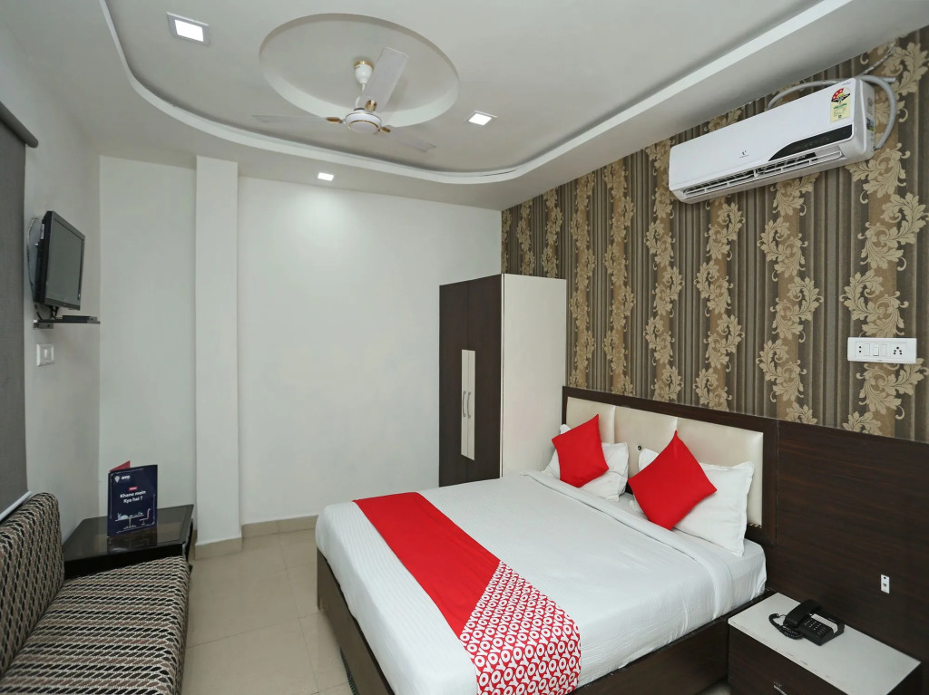OYO 11943 Hotel Yugantar Palace
