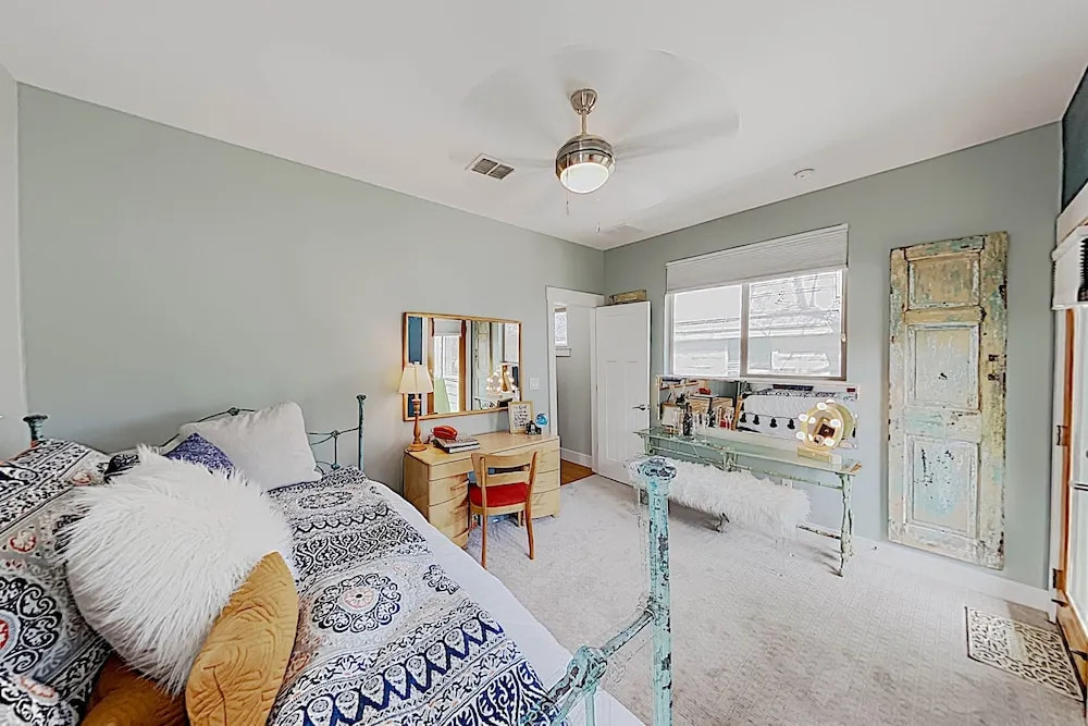 New Listing! Bouldin Creek W/ Rooftop Deck 4 Bedroom Home