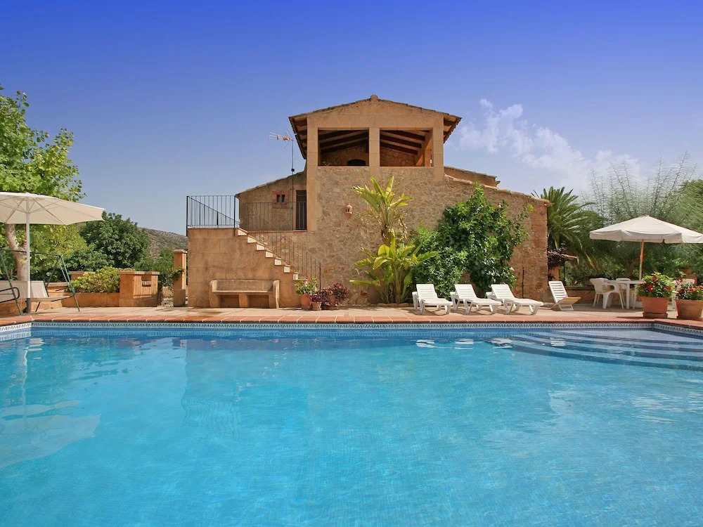 Vintage Mansion in St Llorenç des Cardassar With Pool
