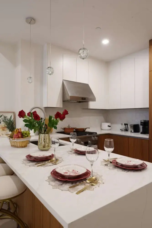New Luxury Penthouse w Pool Gym in Flushing