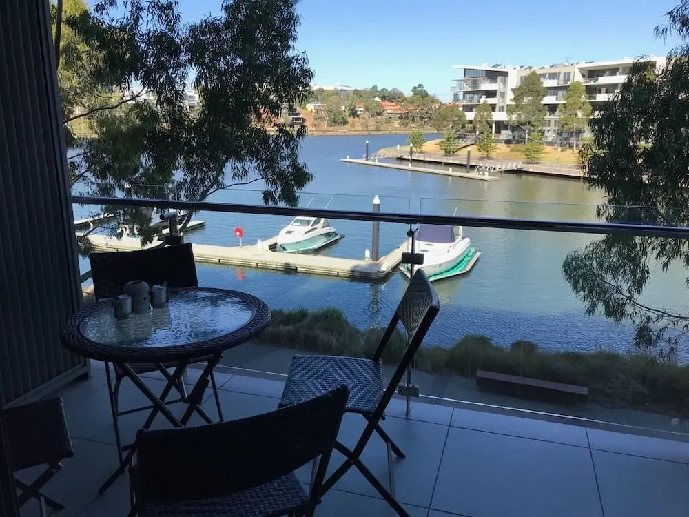 Marina View Apartment on the Maribyrnong River, Melbourne