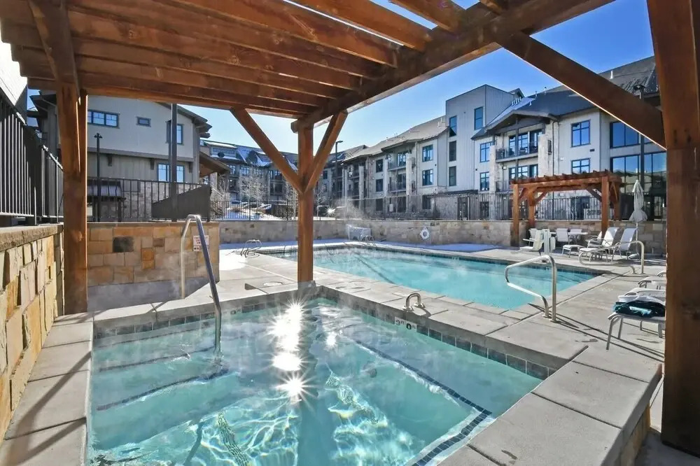 Blackstone Beauty 2 Bedroom Condo by RedAwning