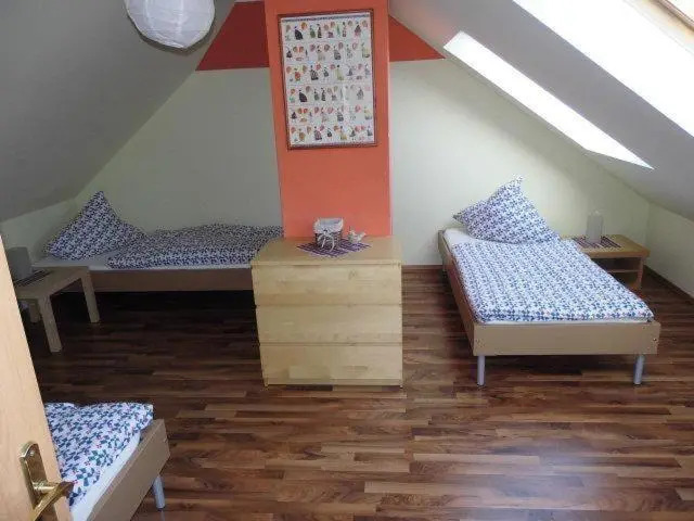 Sehr-schoene-4-Raum-Maisonette-Fewo-mit-100qm-zentral-preiswert-T9