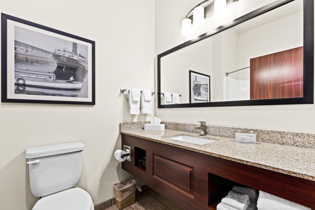 Cobblestone Hotel & Suites - Superior Duluth