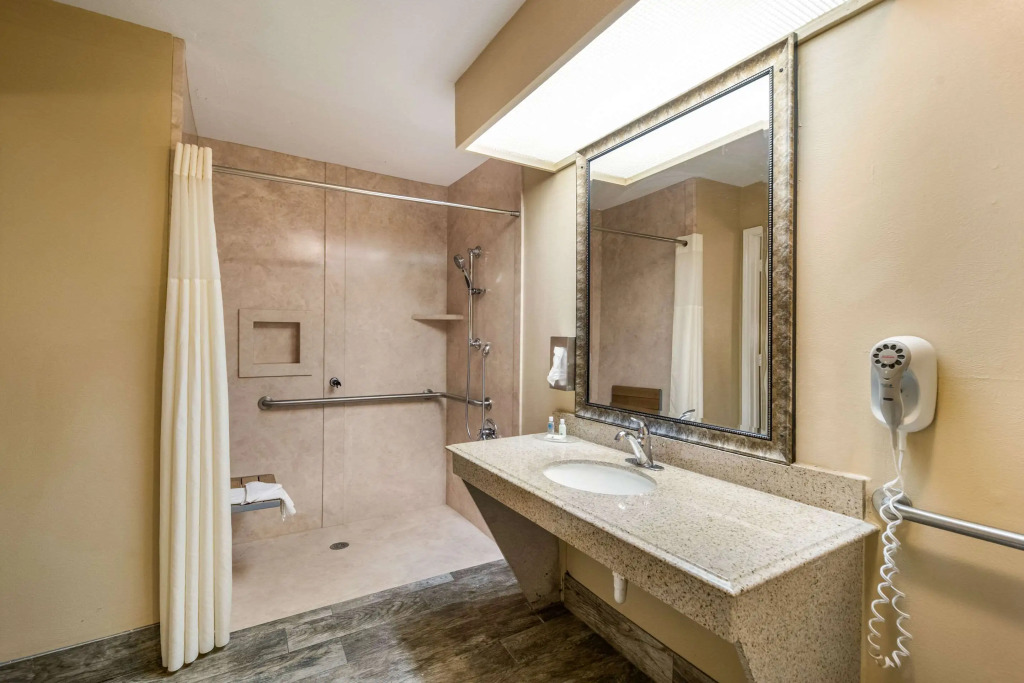 Quality Inn & Suites Garland - East Dallas