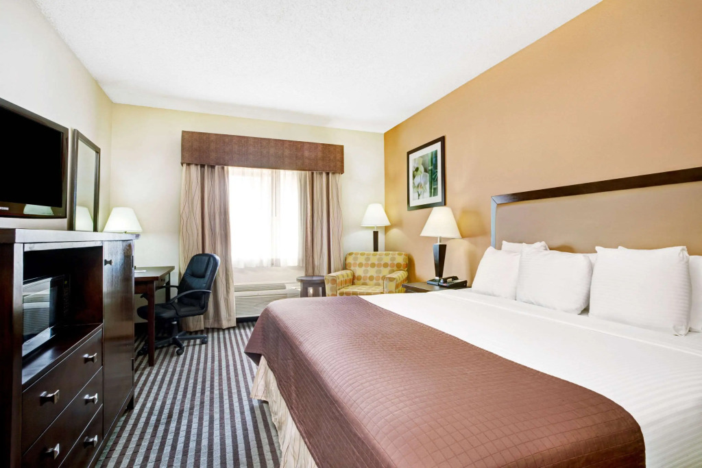 Baymont by Wyndham Dallas/ Love Field