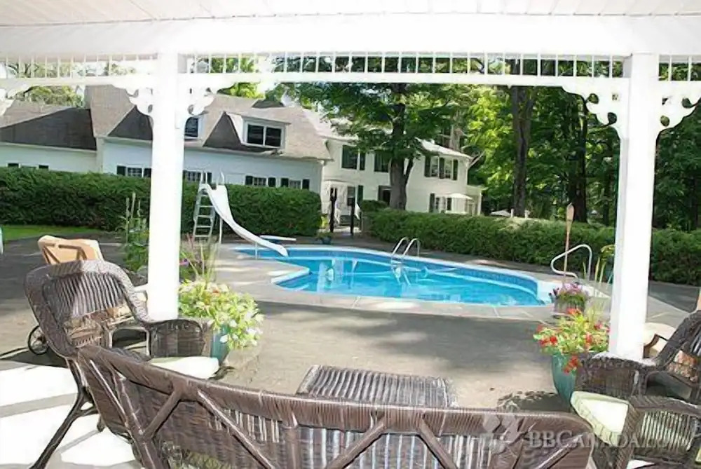 Lee Farm Inn