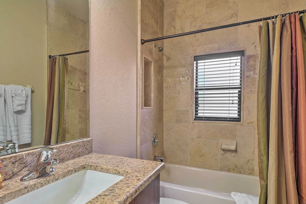 Private Pool & Grill: Canalfront Cape Coral Home
