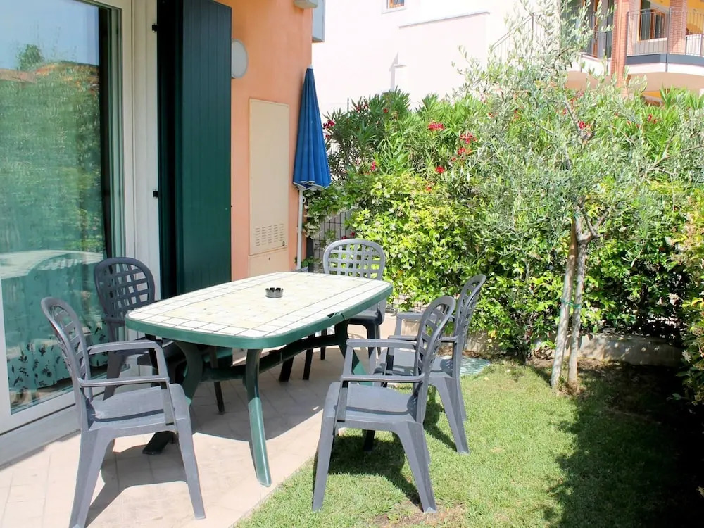 Elegant Holiday Home in Lazise with Swimming Pool near Lake
