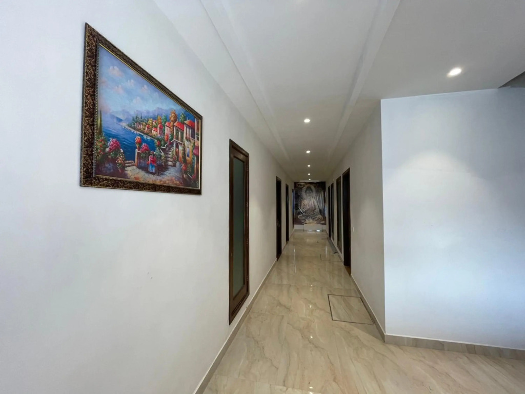 Hotel Crown Savoy, Near Railway Station & GURU NANAK DEV UNIVERSITY