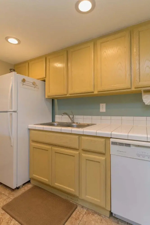 Tiki 254 - Beachfront Getaway With Heated Pools 1 Bedroom Condo