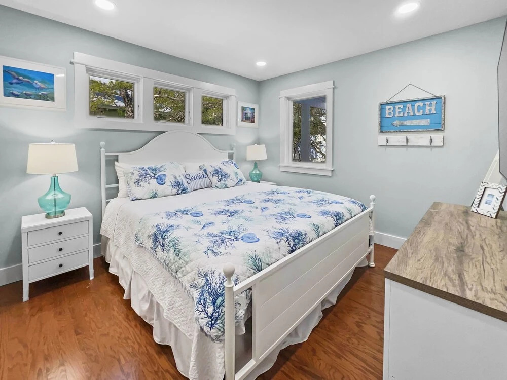 Breakers Plus Carriage House 4 Bedroom Home by RedAwning