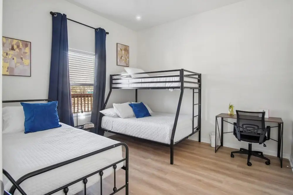 Perfect 2BR 2BA Base Clean Modern Near Downtown